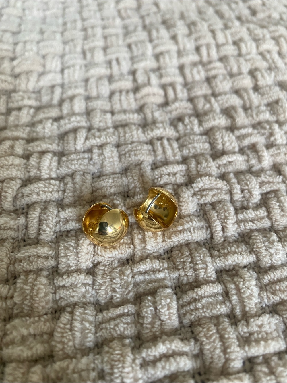Ana Luisa Abby Mini Gold-Plated Hoop Earrings - Picture 4 of 6
